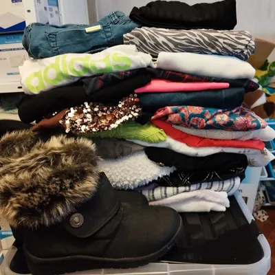 Lot revendeur 27 vêtements femme et 1 paire de bottines taille 39 